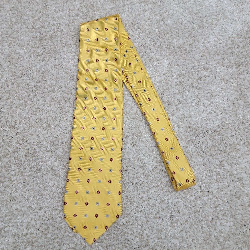 Brooks Brothers 346 100% Silk Dark Yellow/Gold with Pattern Tie NWT